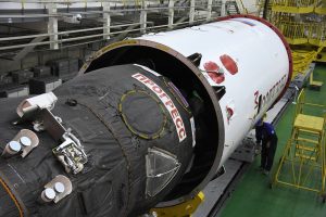 La coiffe est roulée sur le cargo.