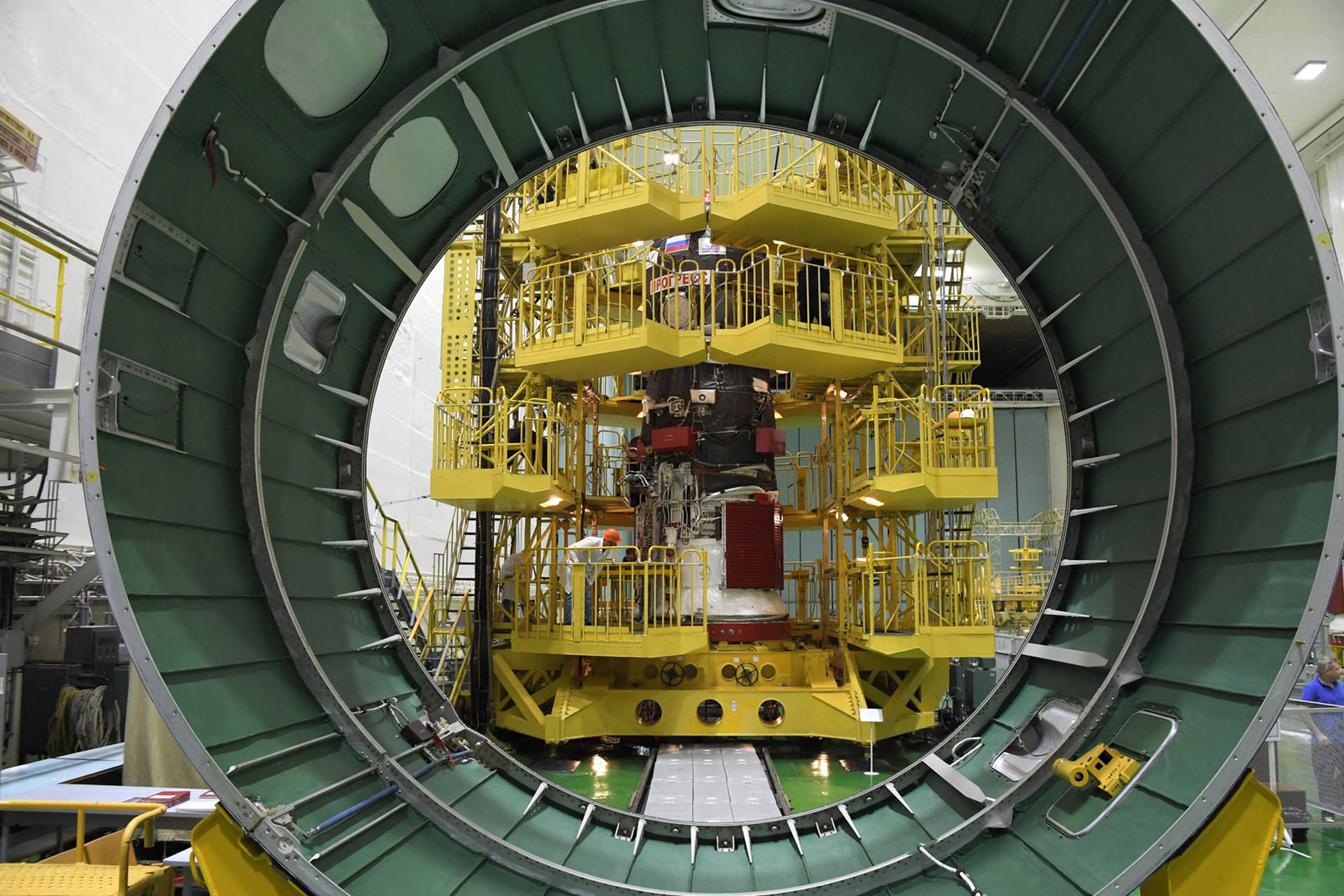 Progress MS-21 emmené dans la chambre à vide - kosmosnews