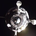 Progress MS-31 quelques instants avant le contact avec le module Poisk de l'ISS.