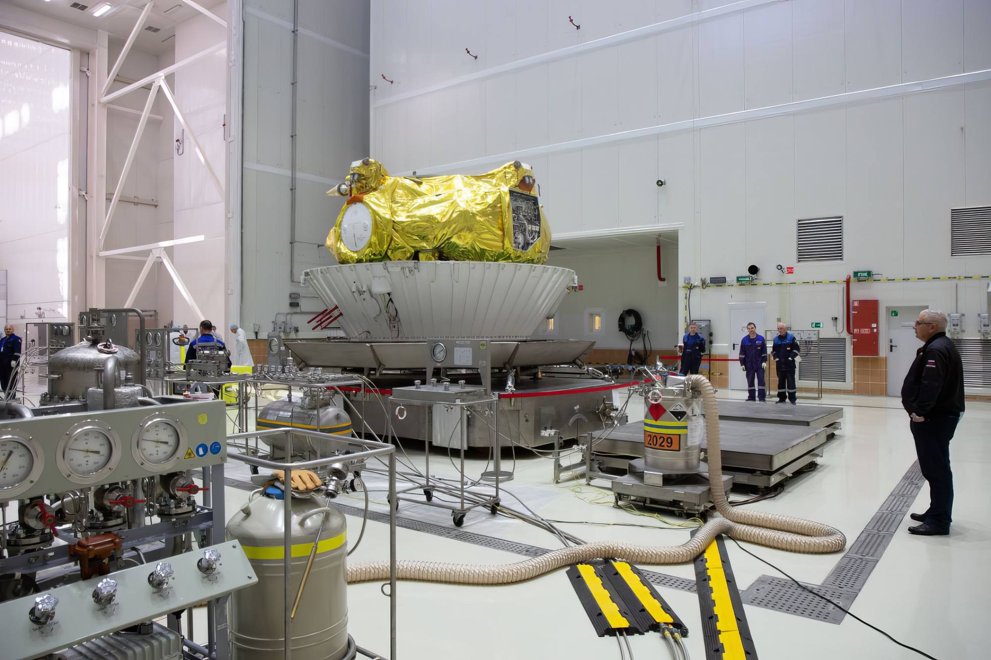 L'étage Fregat sur son support mobile de sécurité.