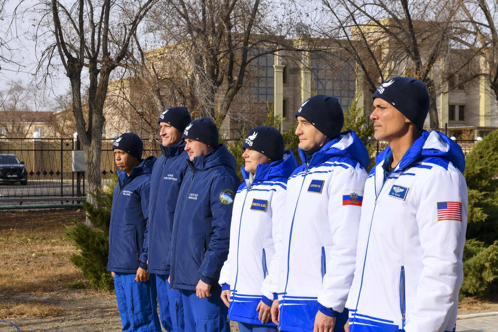 Les équipages de Soyouz MS-28.