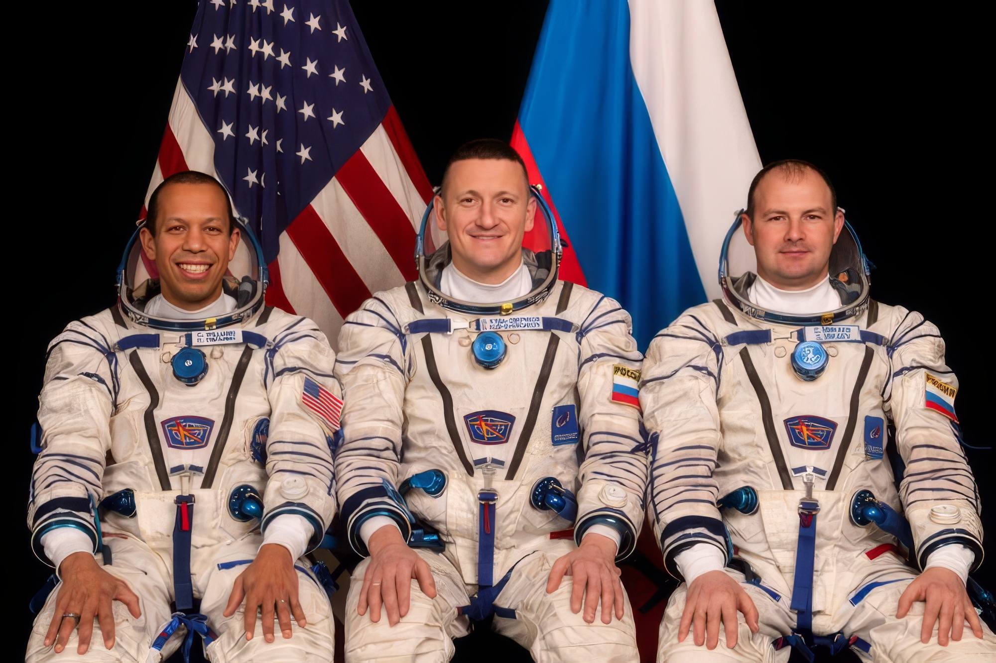L'équipage principal de Soyouz MS-28.
