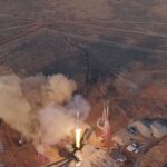 Le lancement de Soyouz MS-27 qui a provoqué l'incident. Rendez-vous en mars-avril 2026 pour un nouveau décollage.