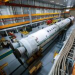 Le lanceur Soyouz-5 dans le MIK 42.