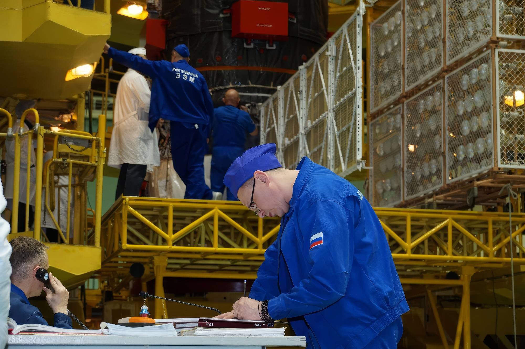 Préparation de l'illumination des panneaux solaires.