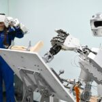 Le robot Teledroid répète les gestes.