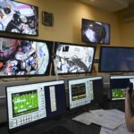 Les écrans de contrôle du formateur lors de l'entraînement.