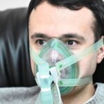 Avec la chaleur corporel le masque se couvre de buée.