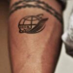Un tatouage avec l'emblème du TsPK?