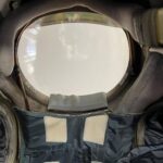 Vue de l'intérieur du scaphandre Orlan-MKS.