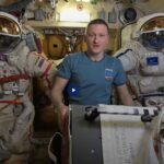 Sergueï Koud-Svertchkov présente l'équipement Soleil-Terahertz.