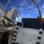 Lors de la sortie dans l'espace ouvert, installation du télescope Solntse-Teraguertz comme écrit sur l'appareil.