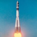 Le lancement du premier homme dans l'espace: Youri Gagarine.