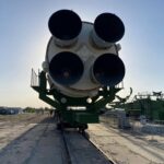 Le bas du lanceur Zenit: grosse ressemblance avec le lanceur Soyouz-5. Normal ce dernier utilise le même pas de tir, compatibilité oblige.