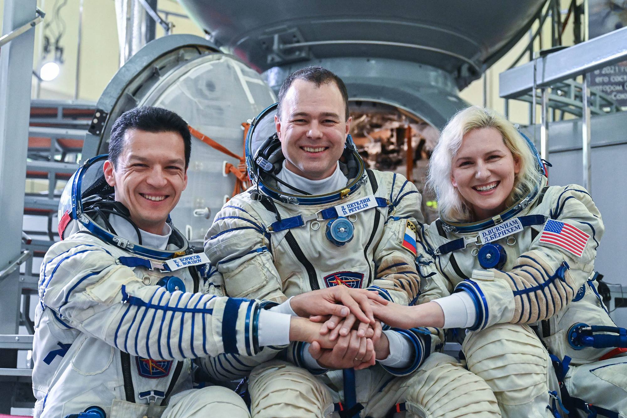 L'équipage de réserve: Konstantin Borissov, Dmitry Peteline et Deniz Burnham.