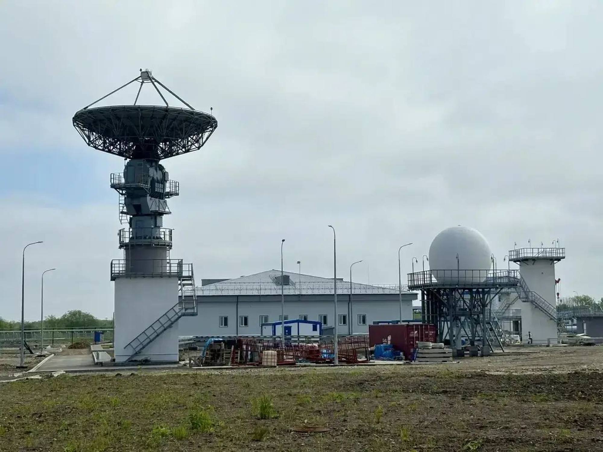 Une des antennes du site.