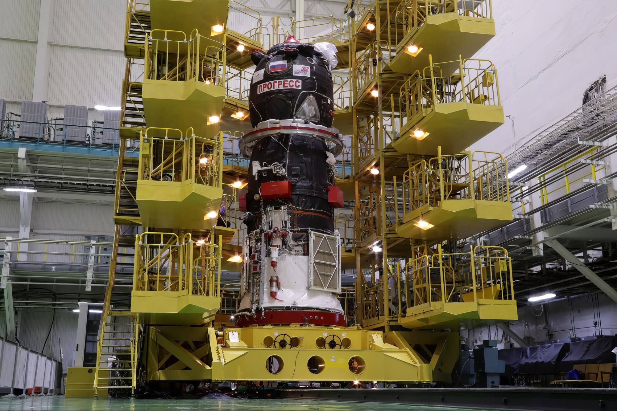 Et voici le cargo en place sur son stand dynamique de préparation.