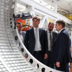 Dmitry Bakanov visite les ateliers de Polyot.