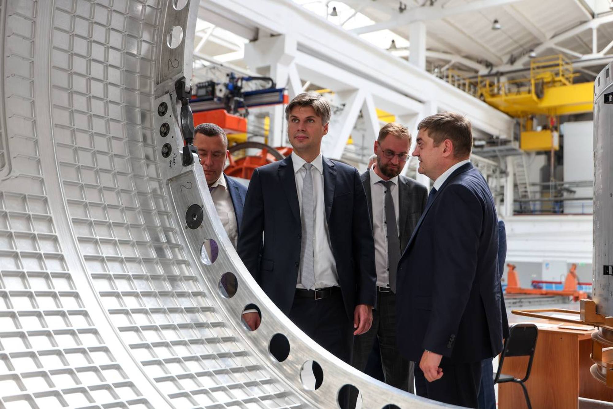 Dmitry Bakanov visite les ateliers de Polyot.