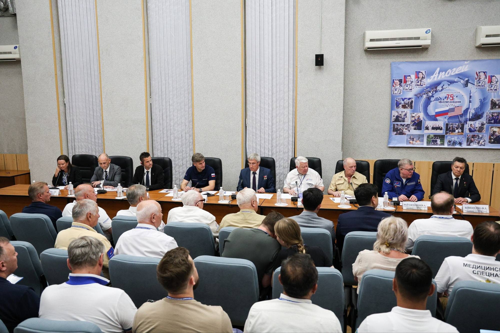 La réunion de la commission d'Etat en présence de Jared Isaacman, l'administrateur de la NASA.