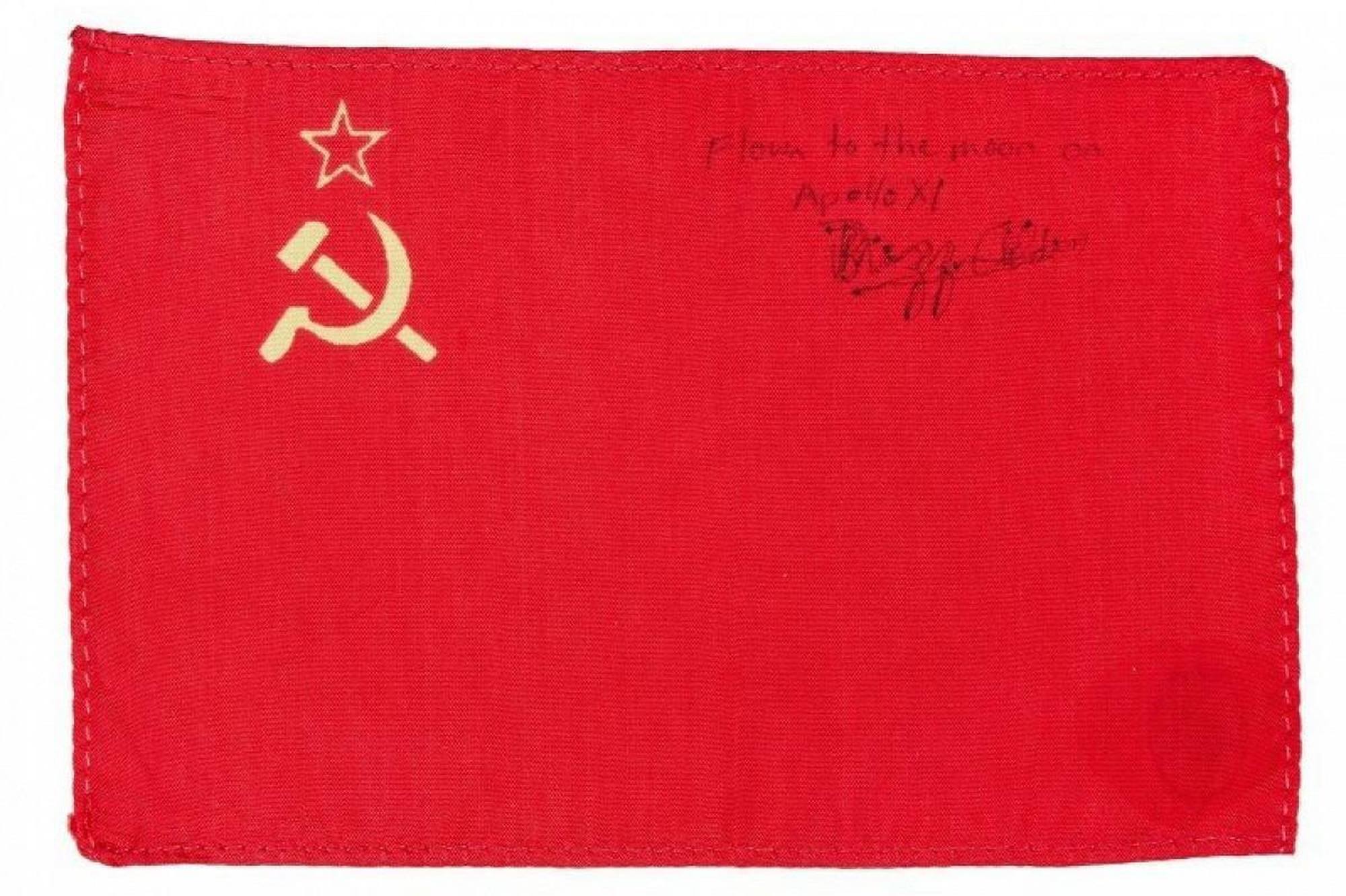 Le drapeau ayant appartenu à Buzz Aldrin.