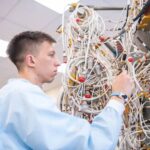 L'habituel plat de spaghetti des câbles pour les tests électriques.
