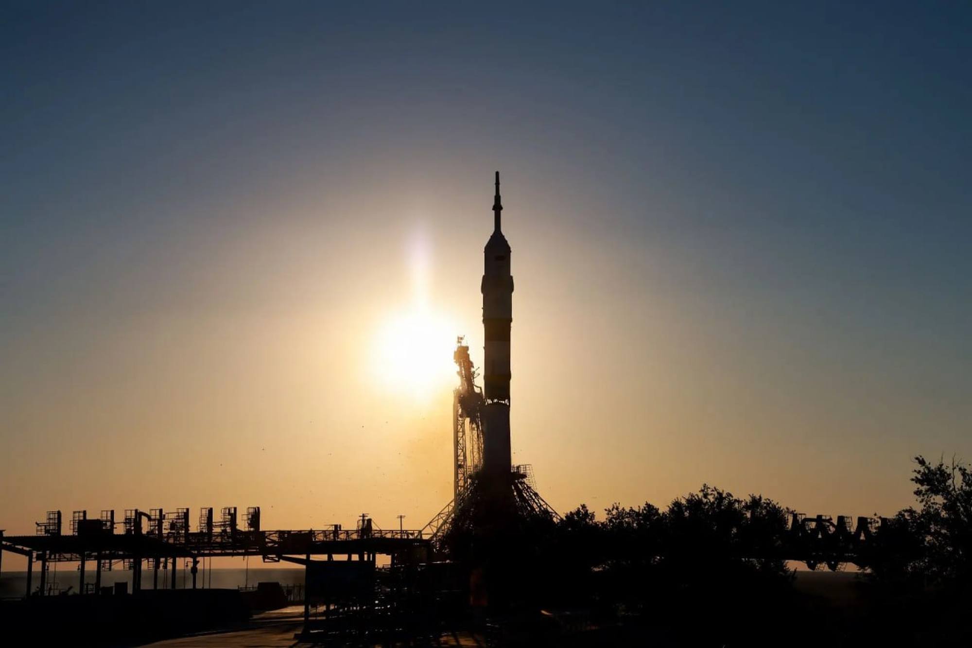 Le soleil se couche et le lanceur va s'élever.