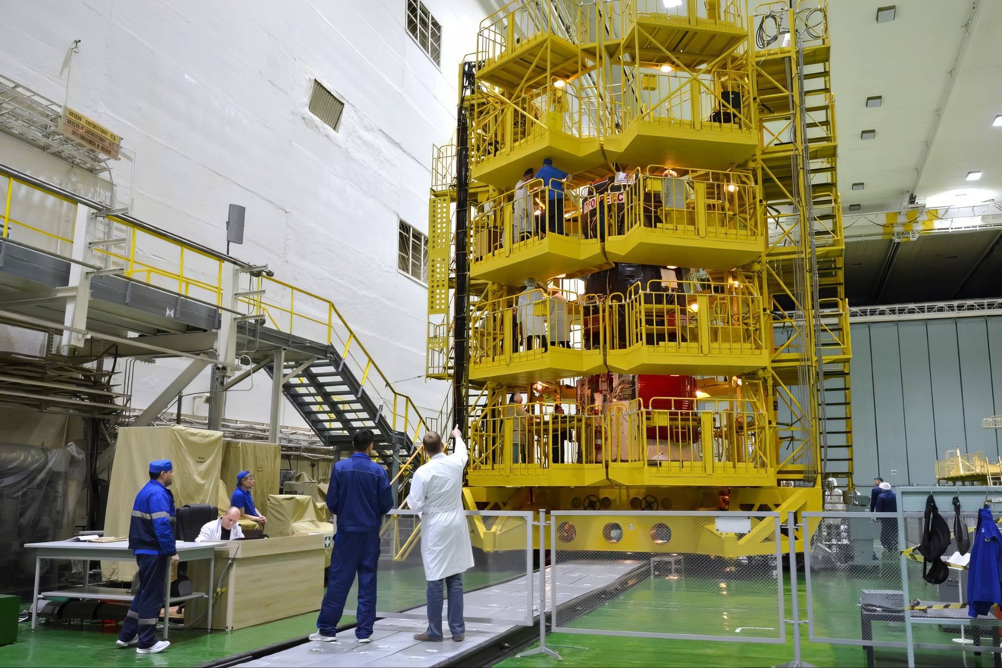 Progress MS-35 dans son stand de préparation.