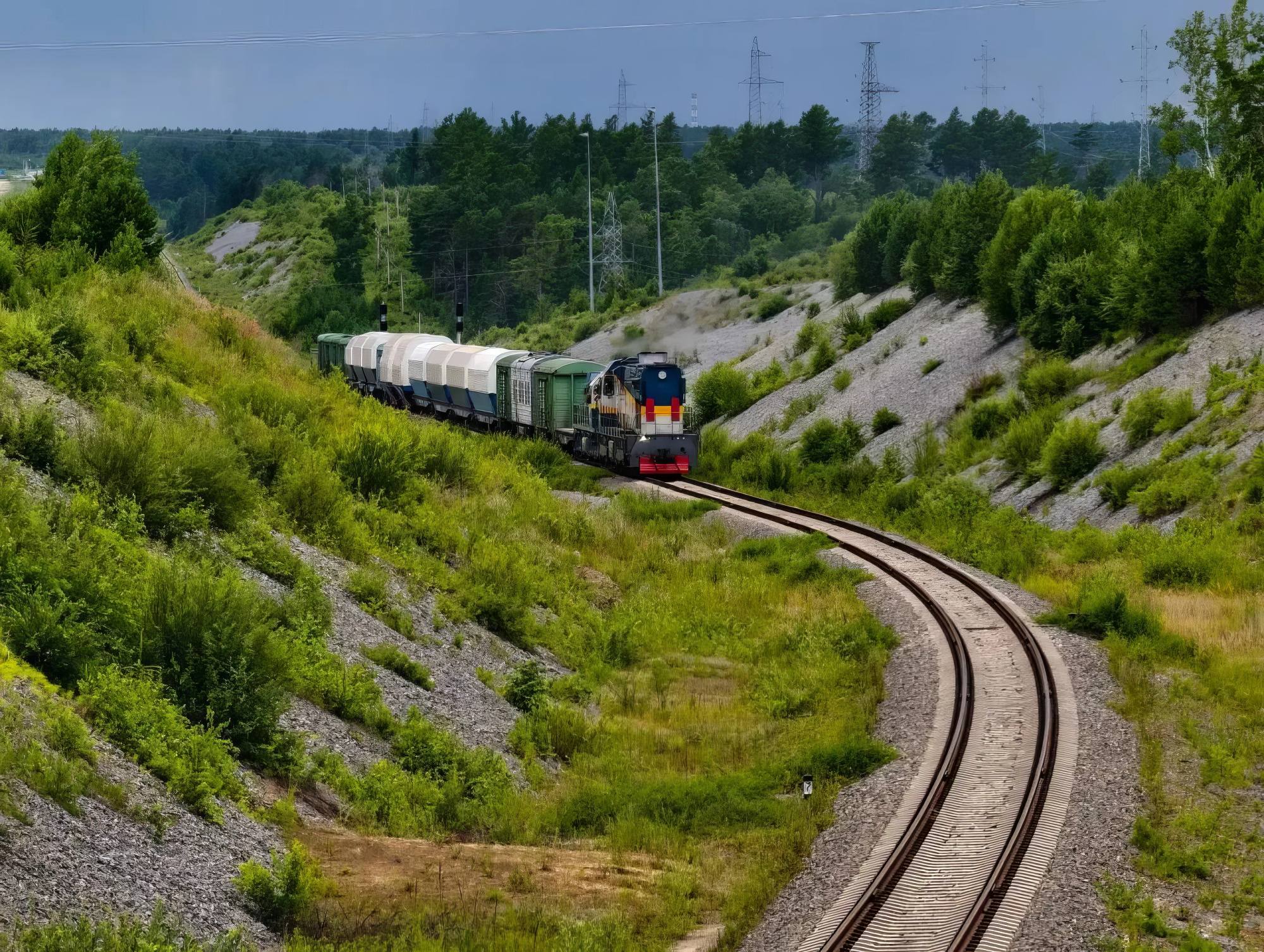 Le convoi transportant un lanceur Soyouz sur le trajet Tsiokovsky - Vostochny.