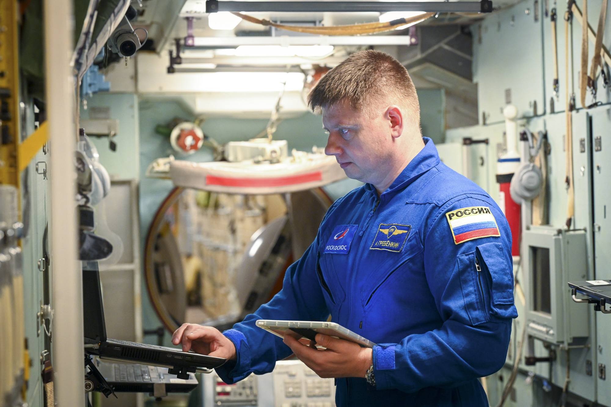 Alexandre Grebyonkine à bord du simulateur du segment russe de l'ISS.