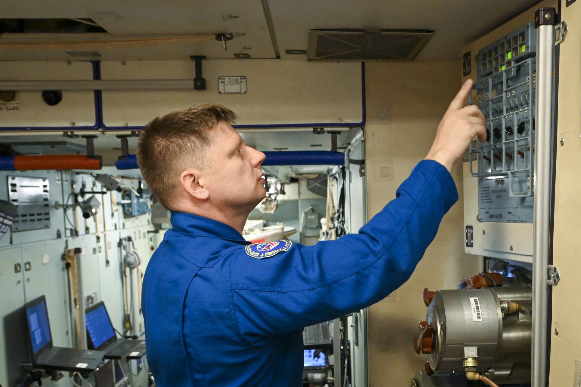 Alexandre Grebyonkine à bord du simulateur du segment russe de l'ISS.