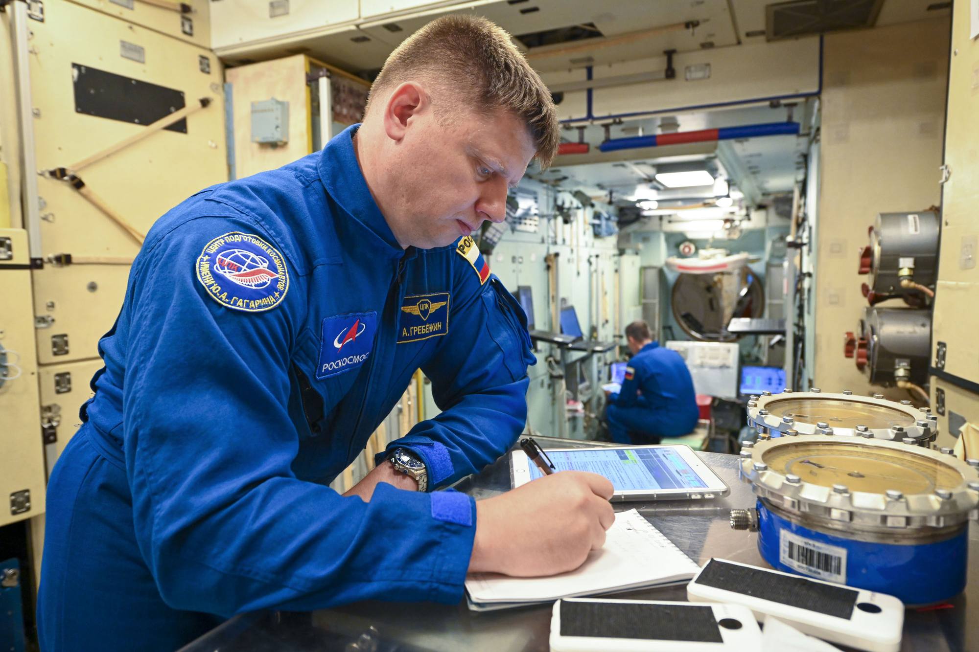 Alexandre Grebyonkine à bord du simulateur du segment russe de l'ISS.