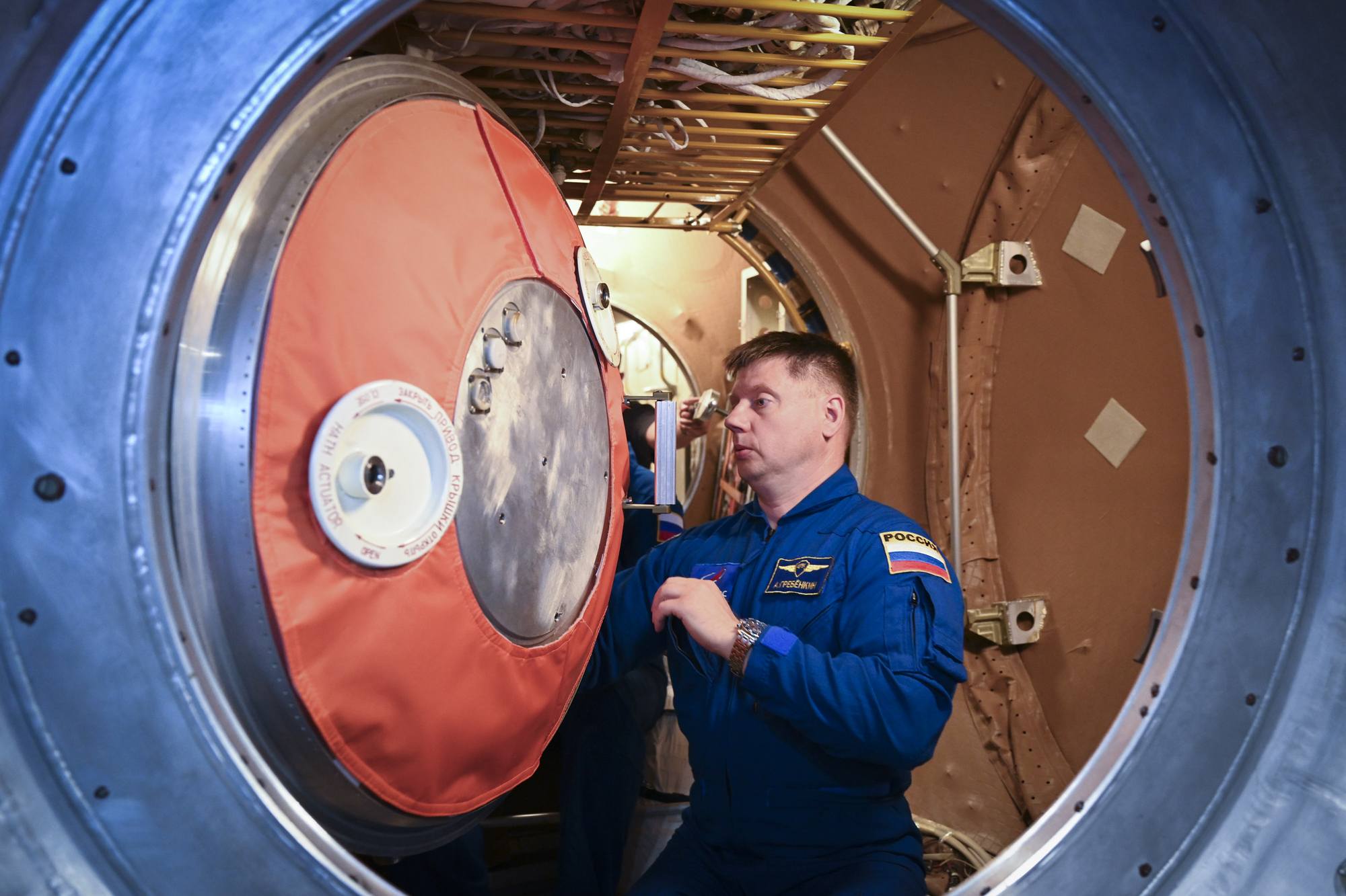 Alexandre Grebyonkine à bord du simulateur du segment russe de l'ISS.