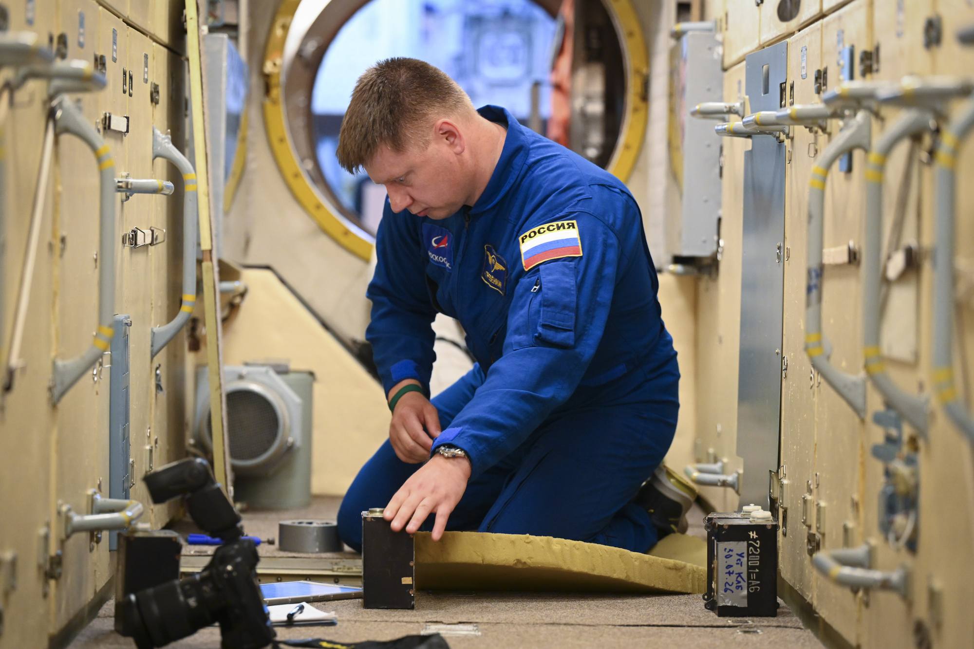 Alexandre Grebyonkine en plein travail de maintenance.