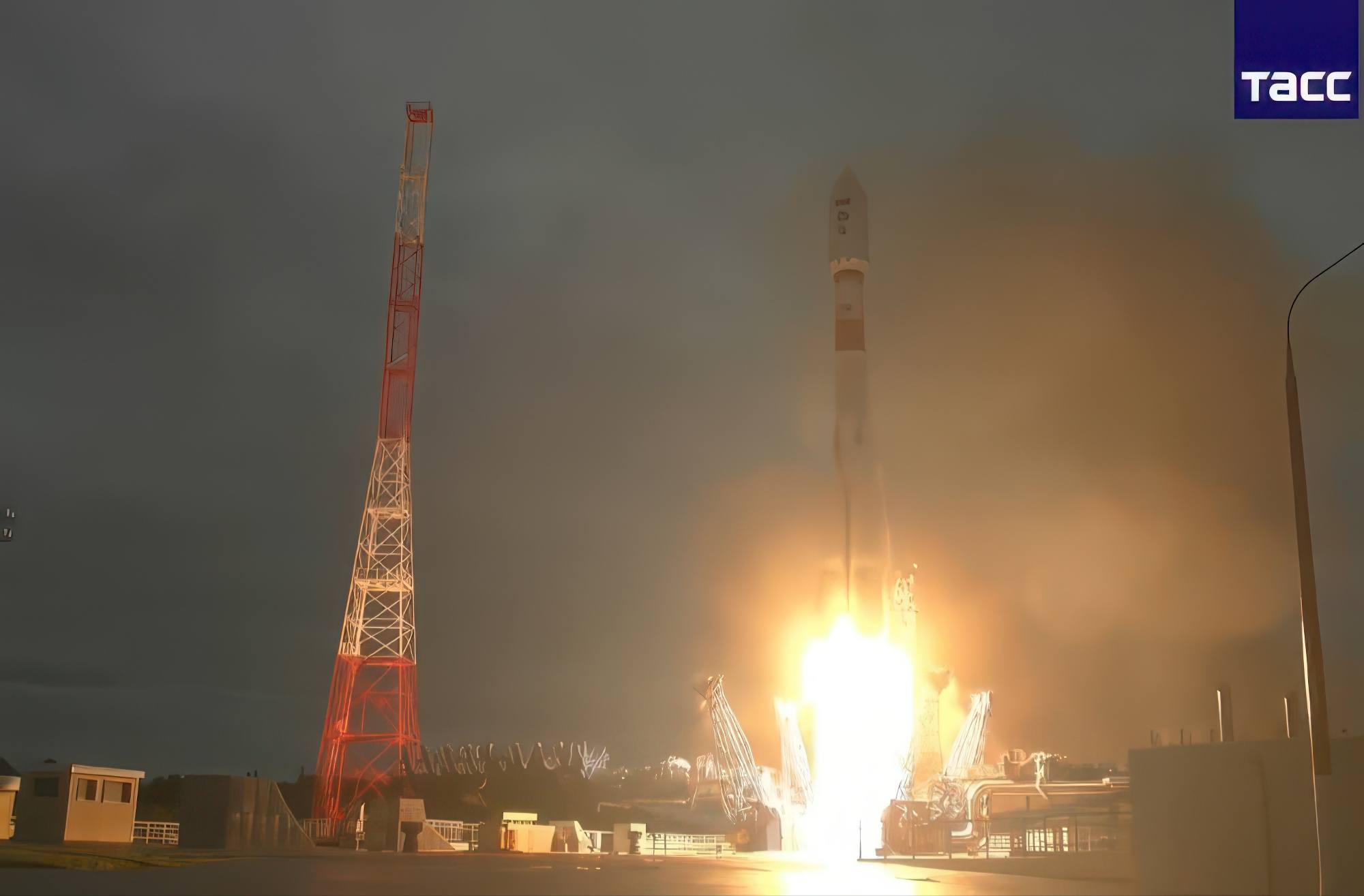 Le lanceur Soyouz 2.1b décolle de Plesetsk.