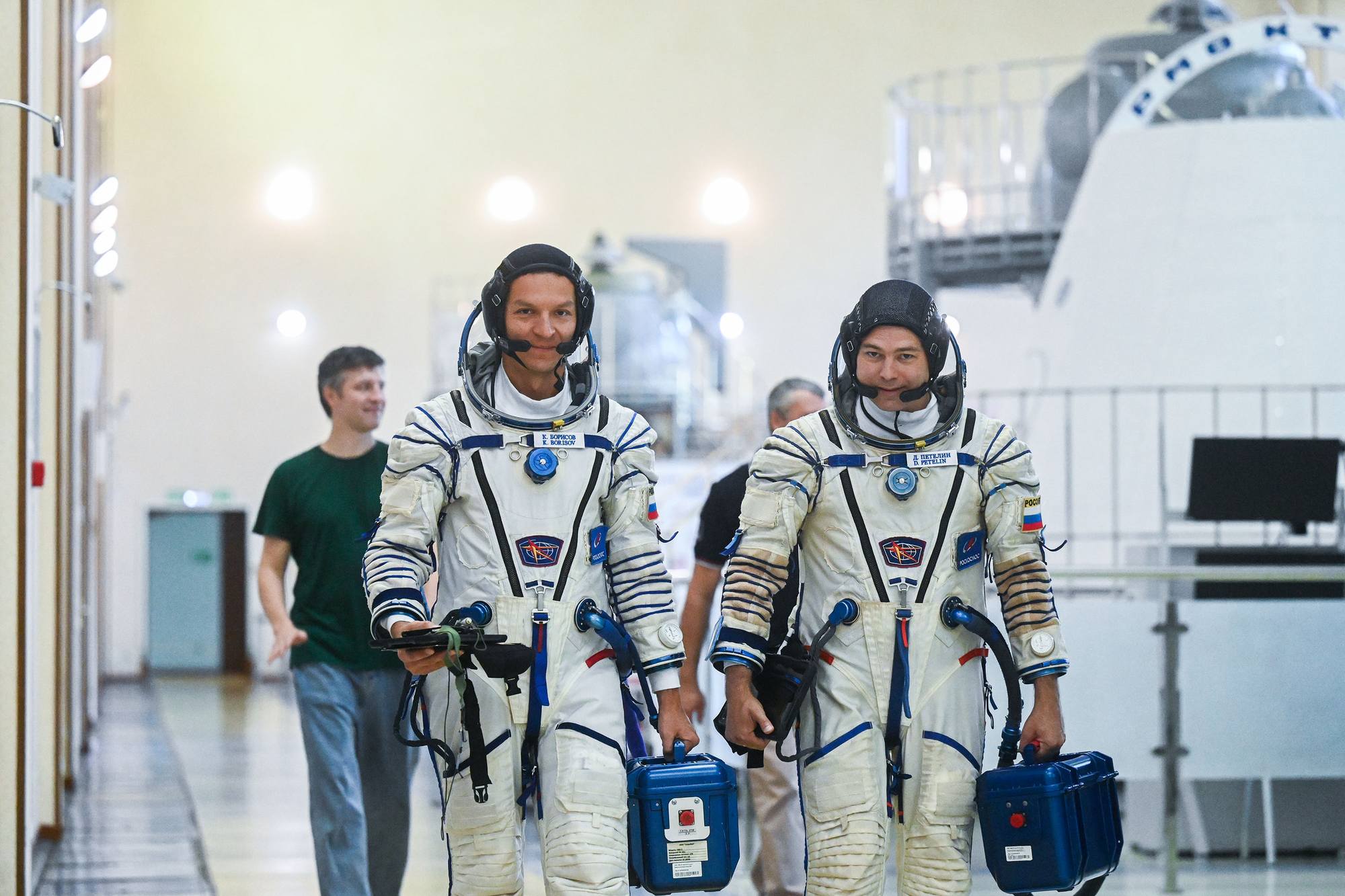 Dans la salle des simulateurs Soyouz du TsPK.