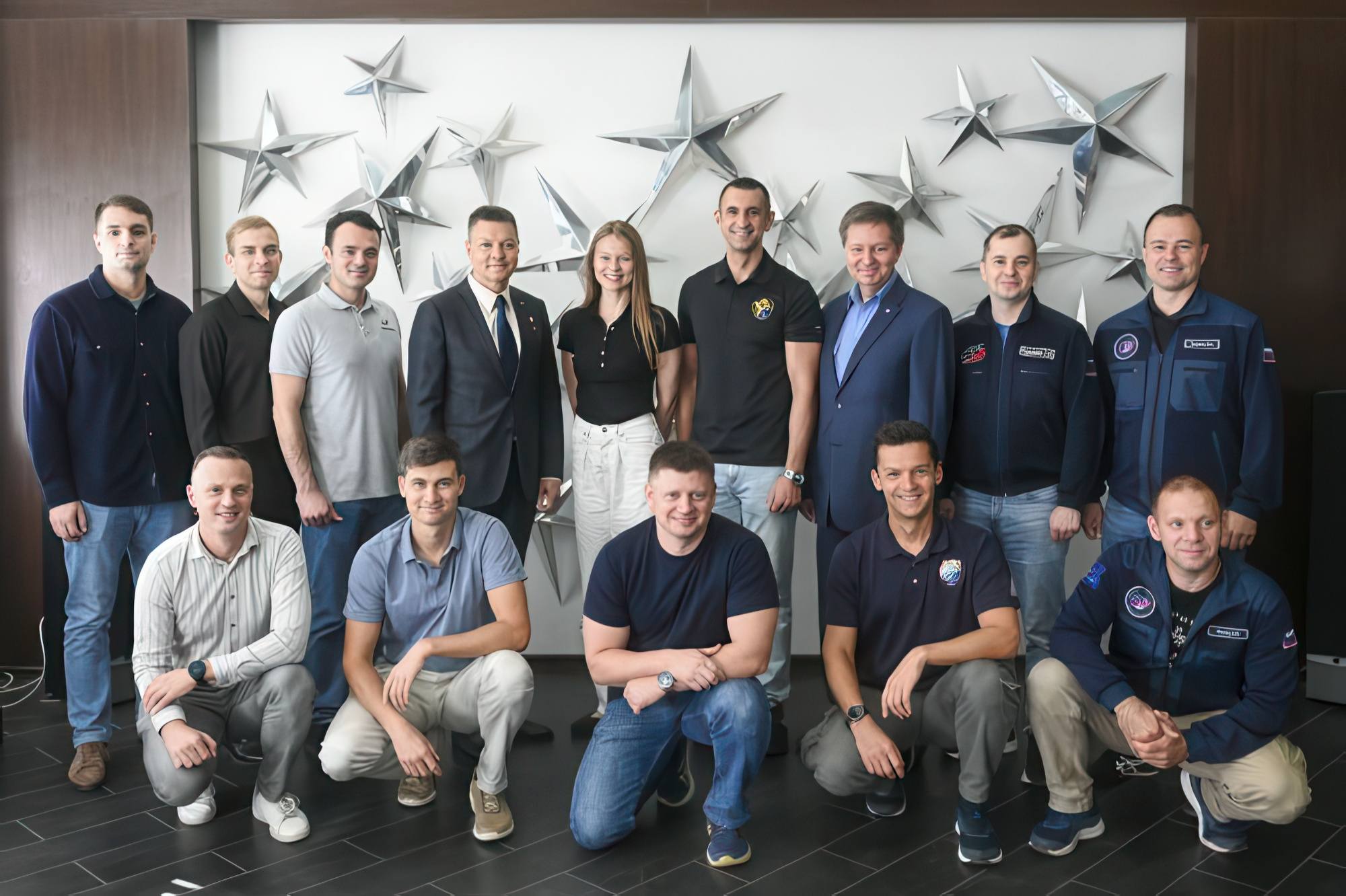 Photo de groupe avec les cosmonautes russes présents à la Cité des étoiles (TsPK).Photo de groupe avec les cosmonautes russes présents à la Cité des étoiles (TsPK).