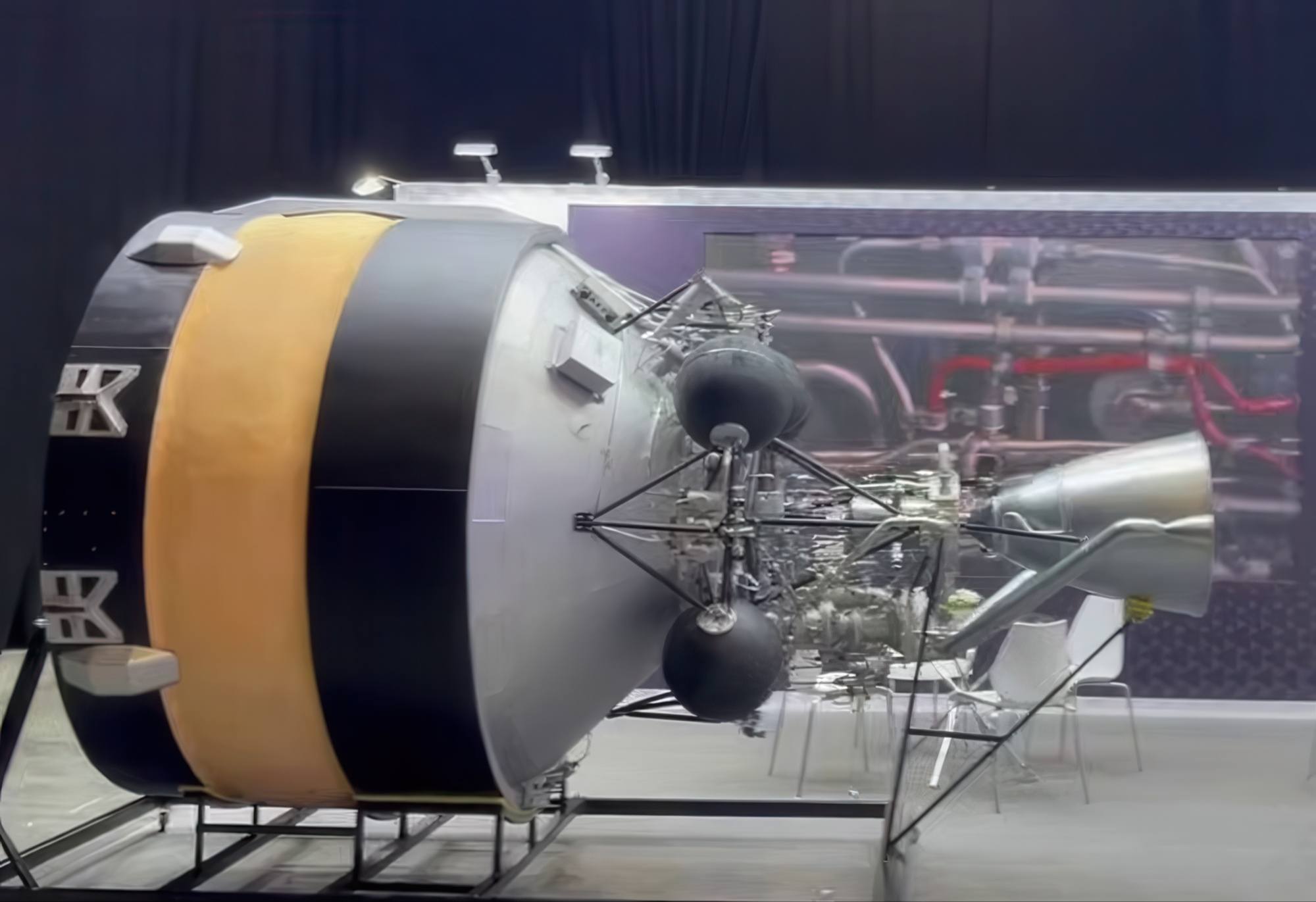 Le second étage du lanceur Voronezh et son moteur NK-3.