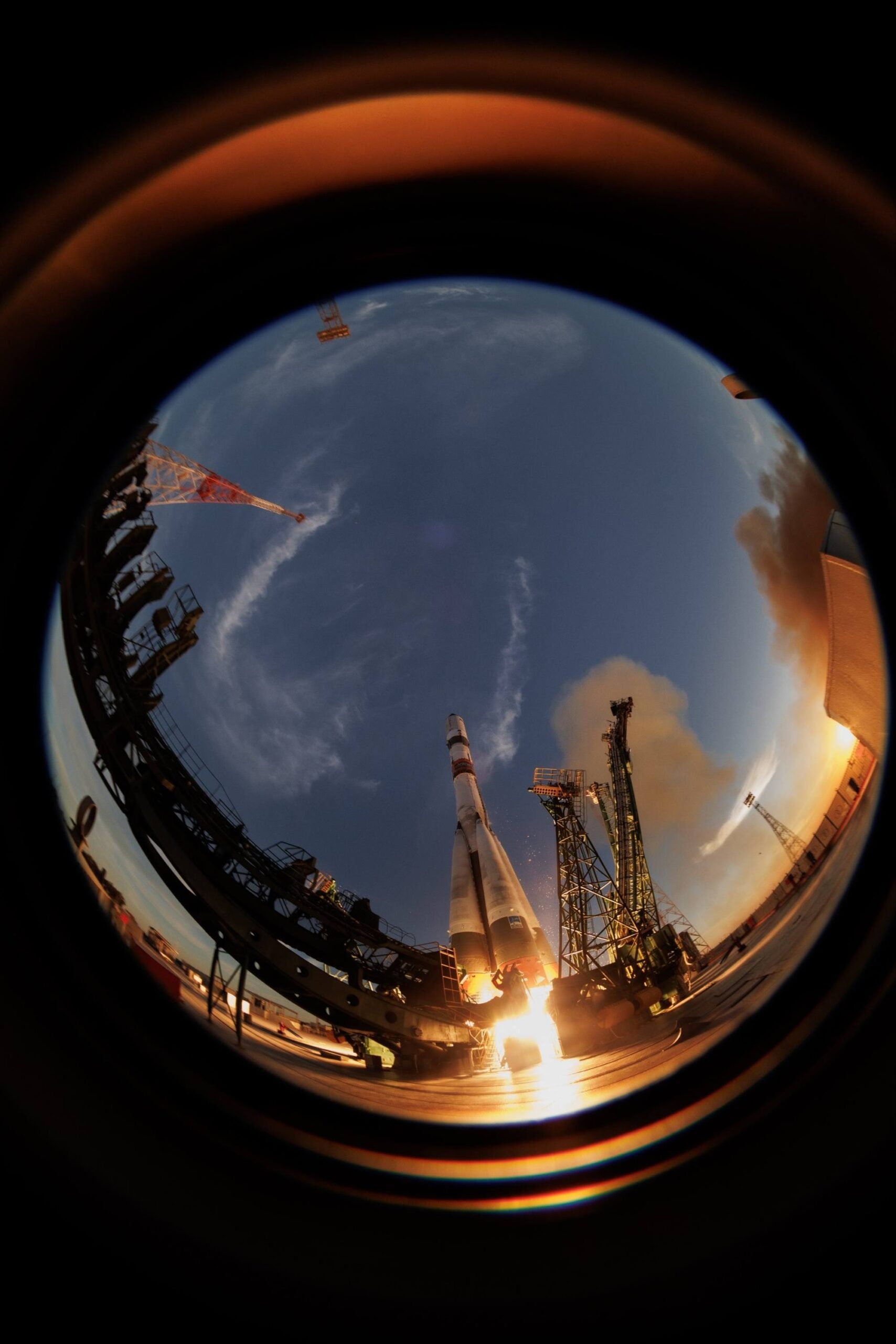 A l'objectif fisheye.
