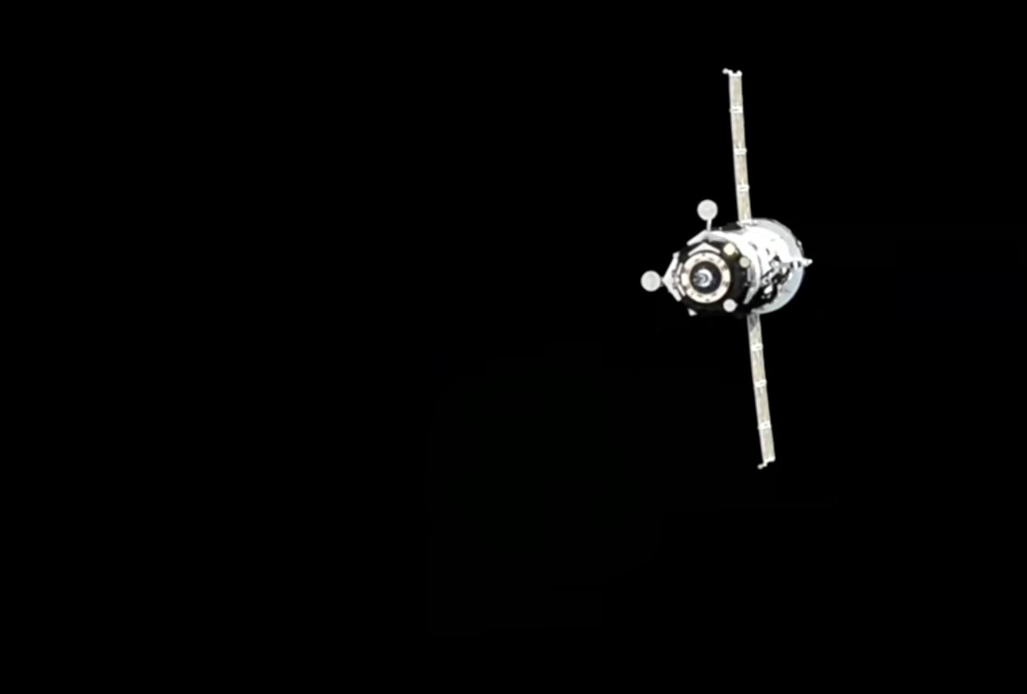 Progress MS-35 en approche.