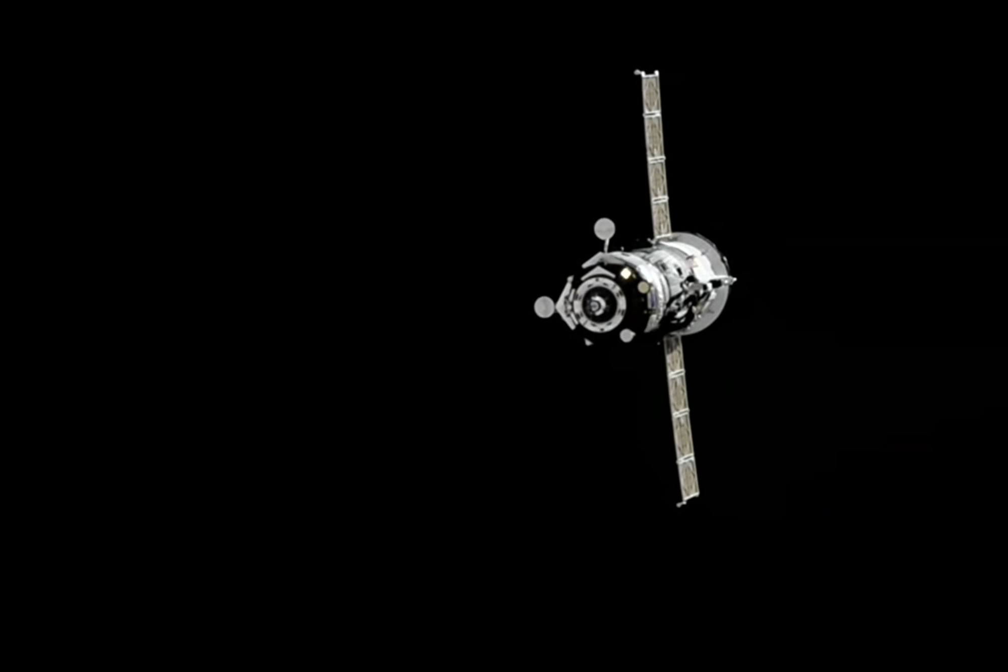 Progress MS-35 en approche.