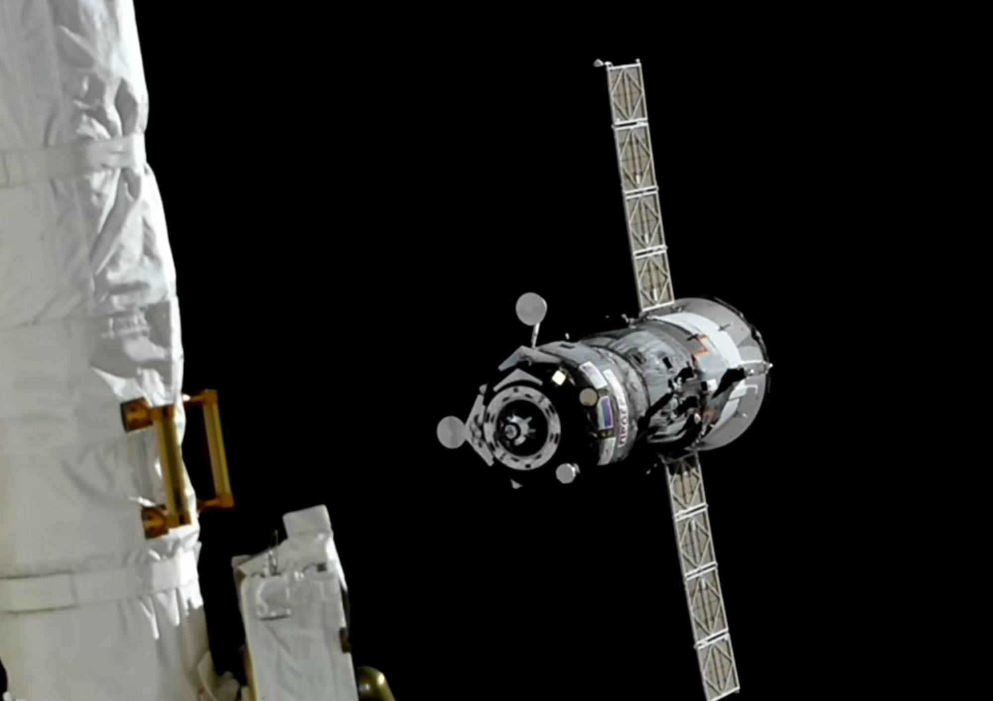 Progress MS-35 en approche de l'ISS.