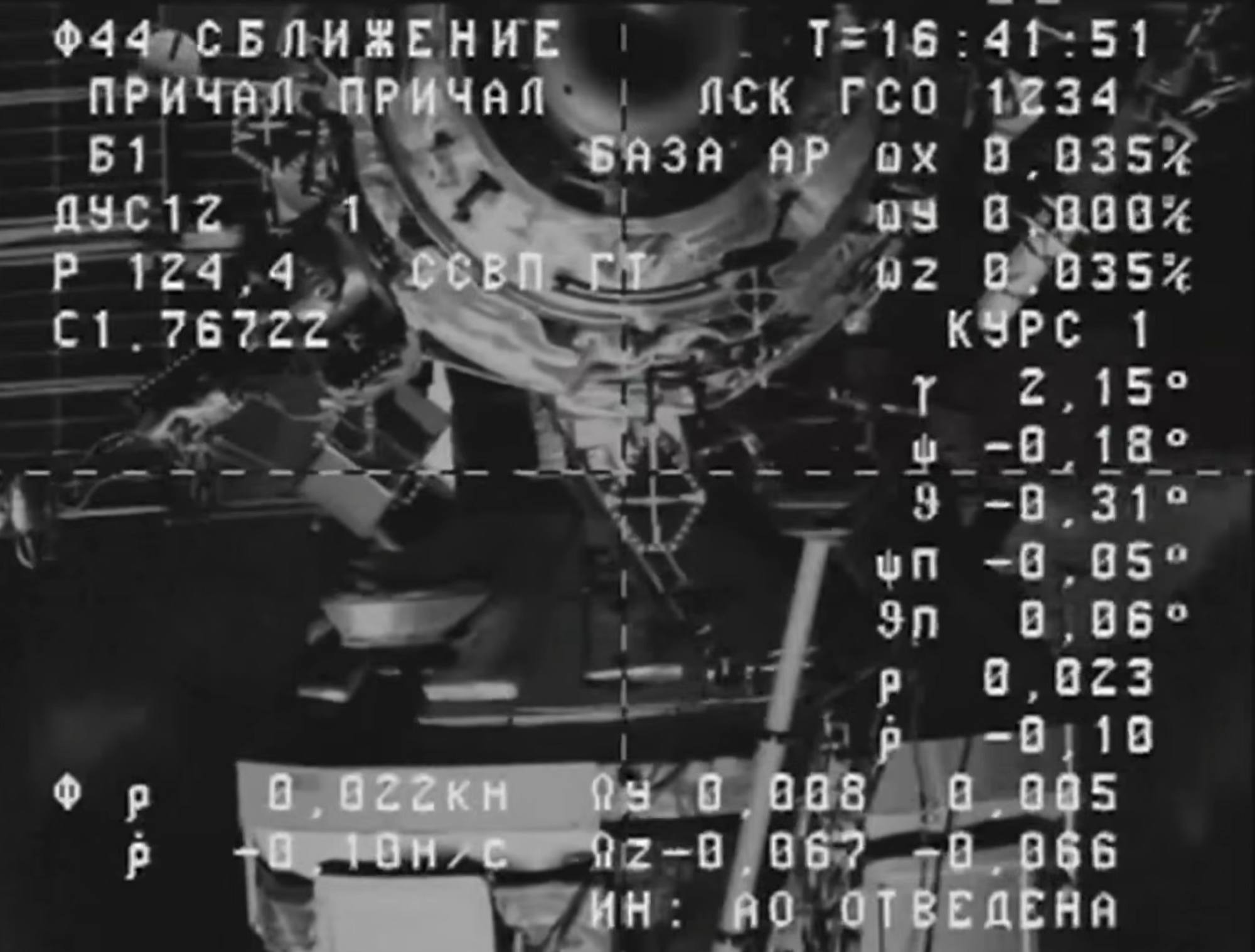 Vue de l'ISS (module Poisk) depuis la caméra de Progress MS-35.