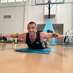 Sergueï Teteryatnikov à Houston se maintenant en condition physique.