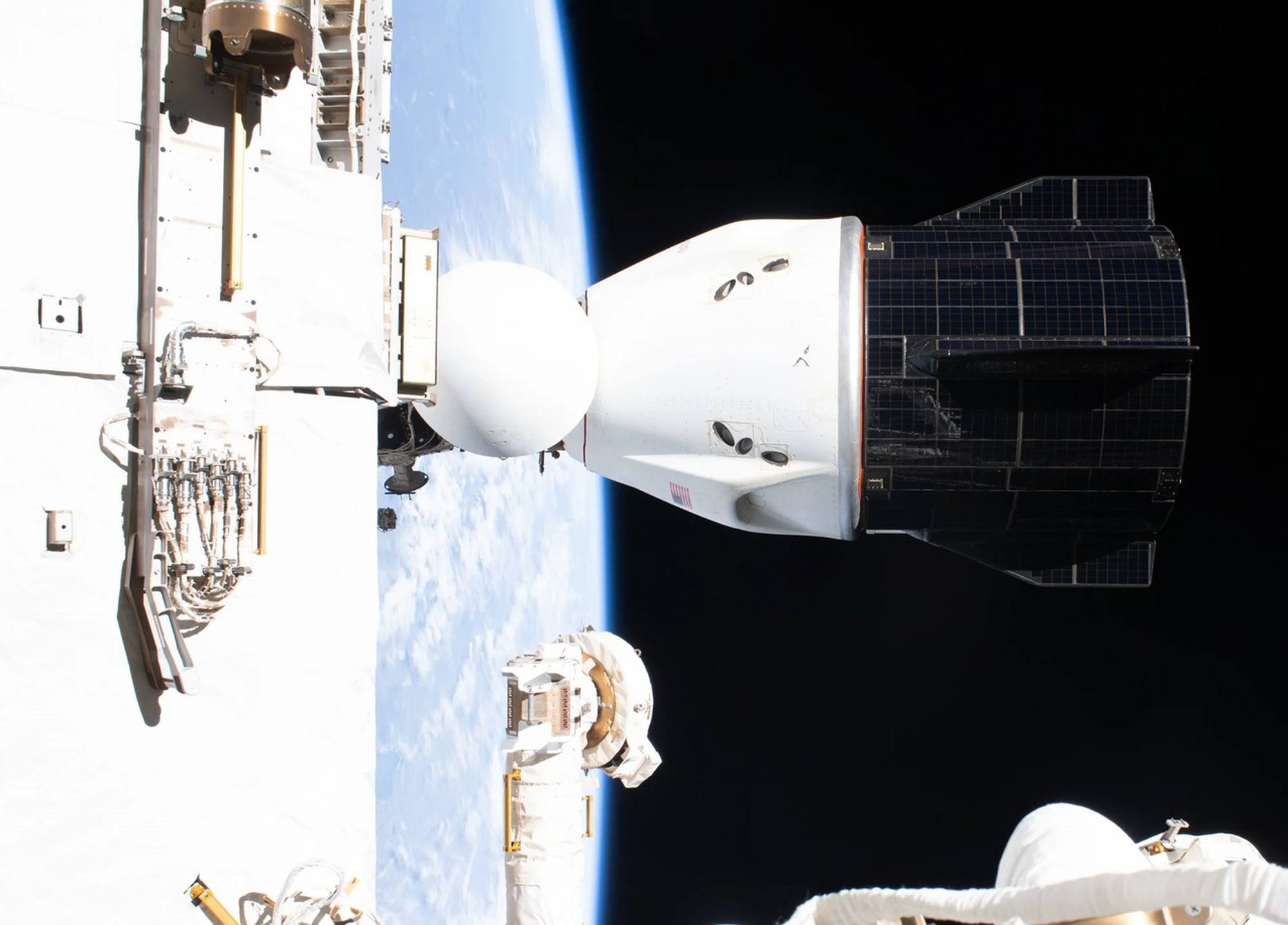 Crew Dragon, transportant l'équipage Crew-12, va se séparer de l'ISS.