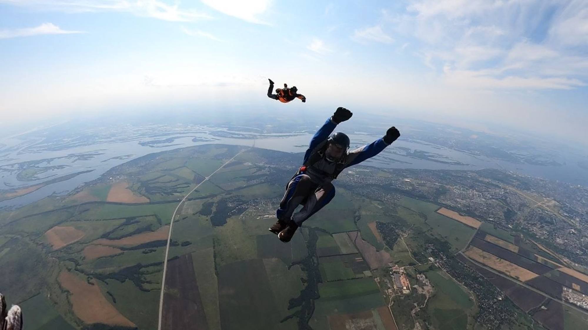 Apprendre à se positionner pendant la chute libre.