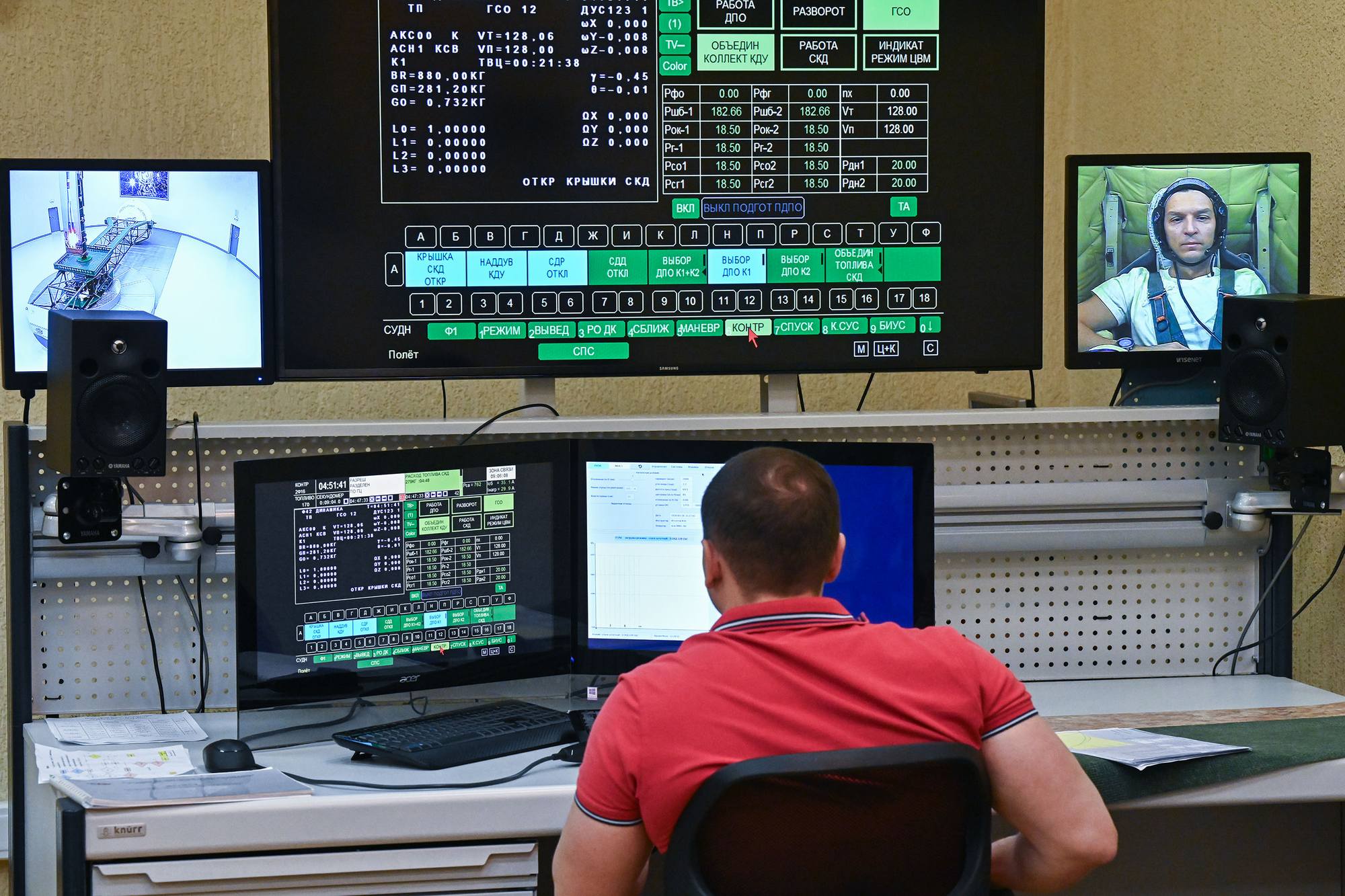 Le banc de contrôle du simulateur de la CF-7.