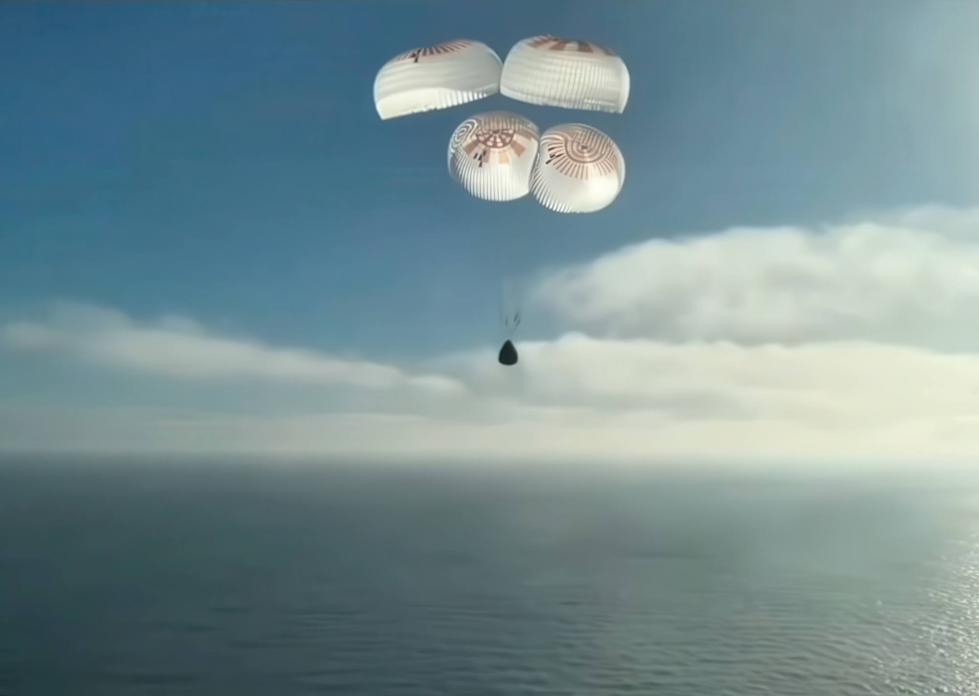 Crew Dragon va amerrir dans quelques minutes avec l'équipage Crew-12.