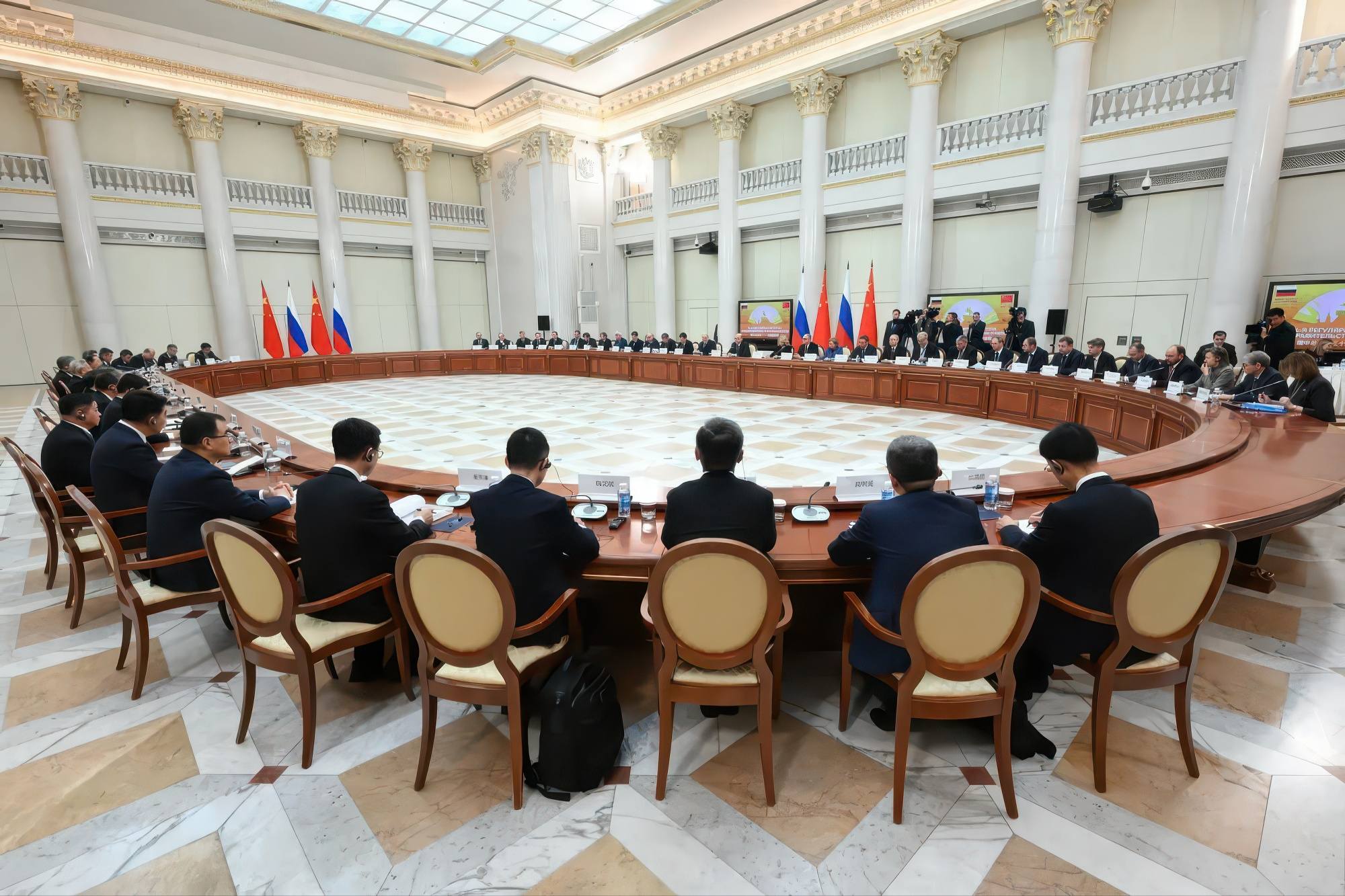 La 31ème réunion des chefs des gouvernements de la Russie et de la Chine à Saint-Petersbourg.